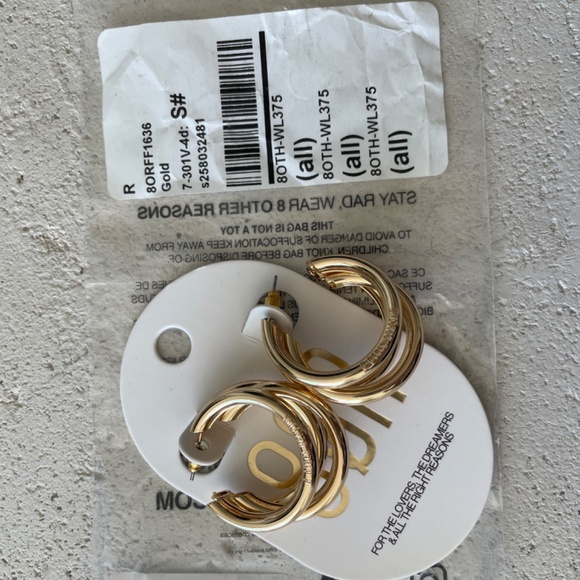 BRAND NEW - Gold Hoop Earrings - Picture 4 of 5